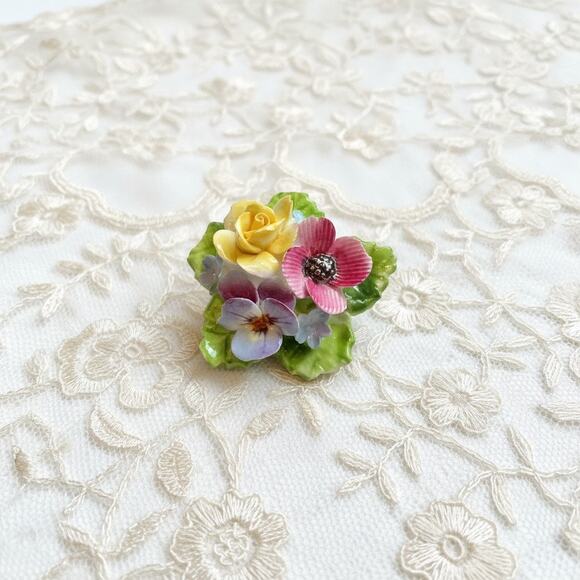 Crown Staffordshire Porcelain Floral Brooch-Handcrafted England-Pin-Vintage-Bone - Picture 1 of 6